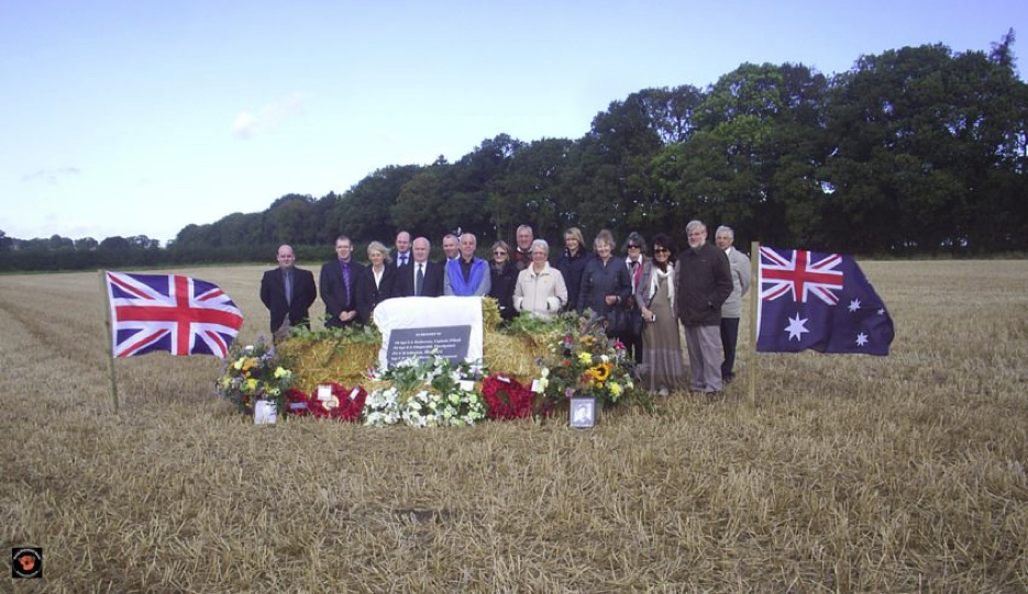 11-o.t.u.-wellington-ic-r1451-kx-p.-relatives-at-new-memorial-to-crew
