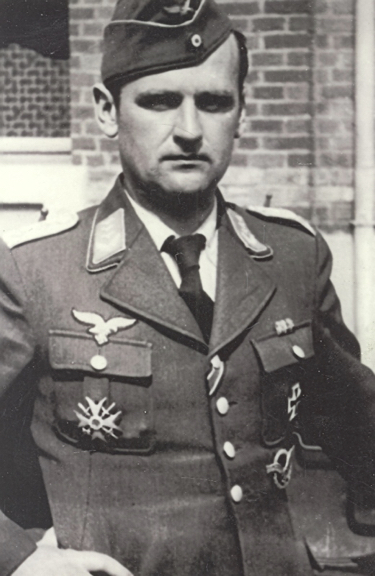 (1) Hptm Wilhelm Ensslen 02.11.40 (Potter)