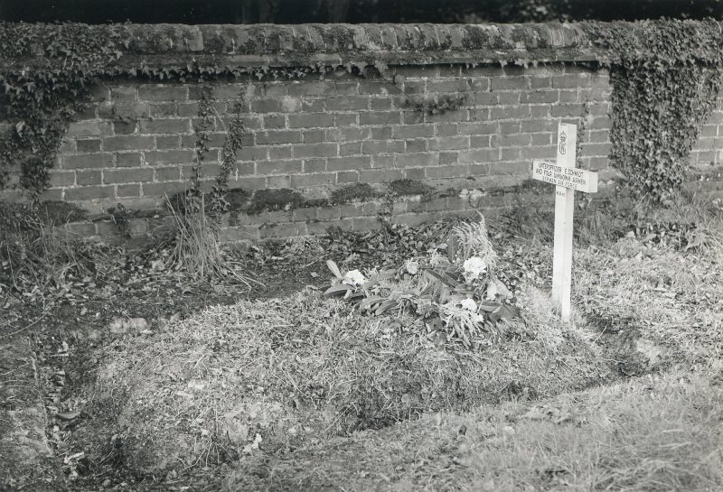 (2) Original burial of crew 16.08.1940 4.KG 55 Heinkel He 111P Hptm. Sabler