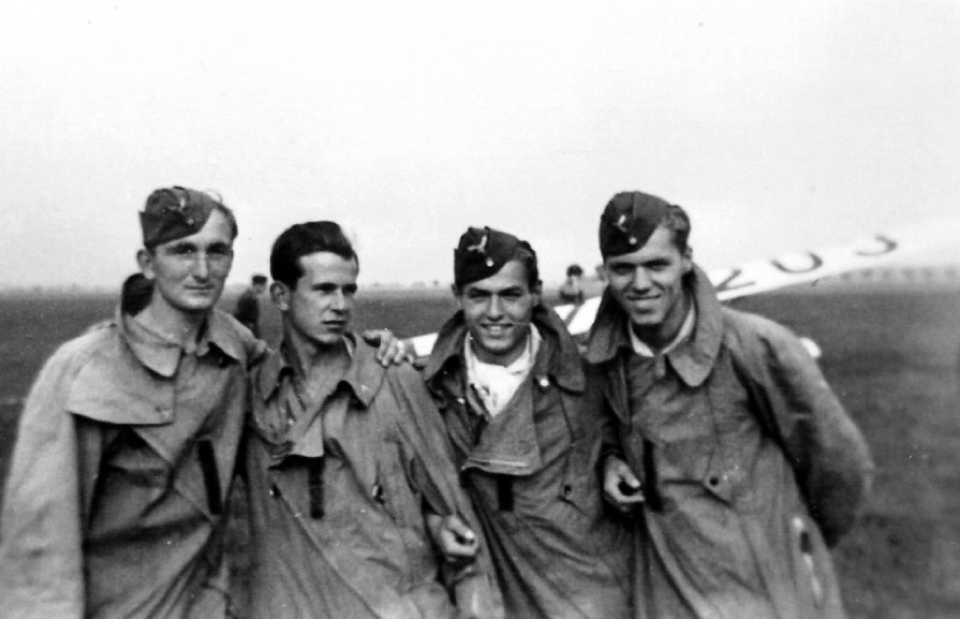 (18) Ortlieb with glider comrades