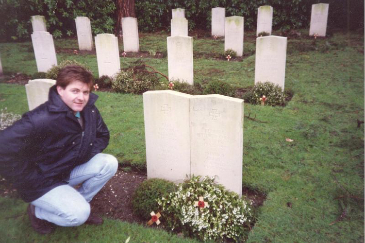 5 Copy of Martin O&#39; Brien &#38; Melvin Brownless visit crew graves 001