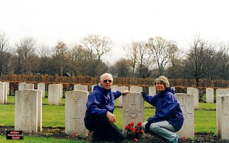 75-squadron-stirling-iii-bf506-diane-0026-brian-ramsay---gravesite-frank-upton