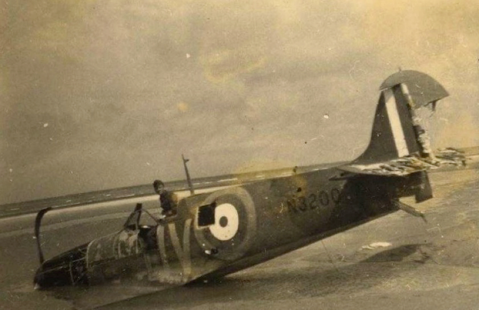 19-squadron-spitfire-n3200-squadron-leader-geoffrey-dalton-stephenson-on-beach-